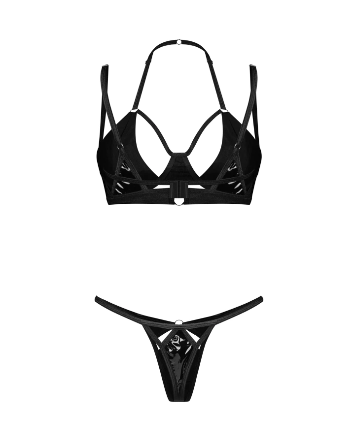 Completo nero: reggiseno con ferretto e perizoma