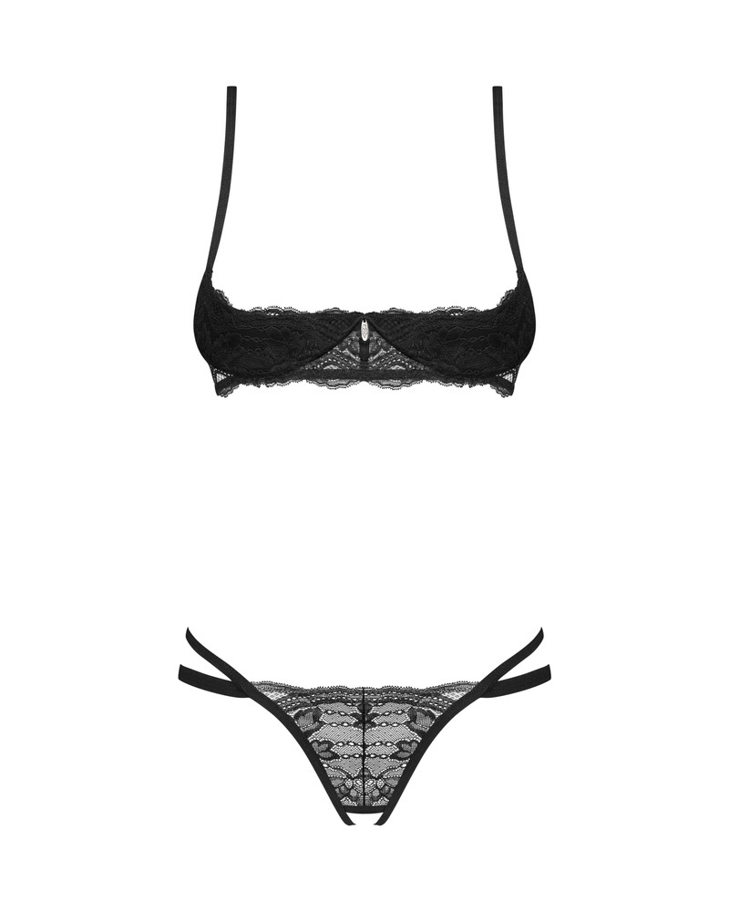 Lace set with an open design