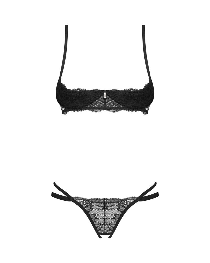 Lace set with an open design
